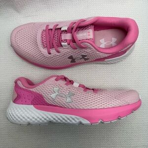 Under Armour Charged Rogue 3 running sneaker, Youth Girl size 2.5, NWOT